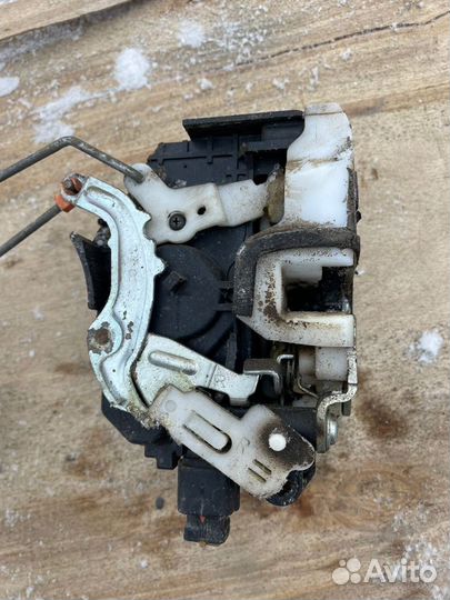 Ланцер 9 замок двери задний правый