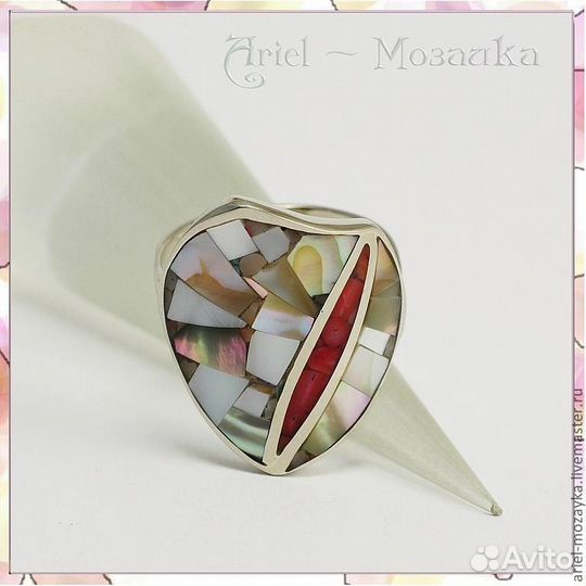 Кольцо с мозаикой из перламутра и кораллов, р.17