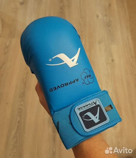 Новые перчатки для каратэ M