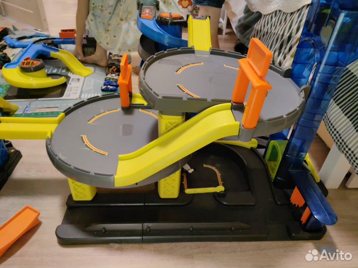 Трек,парковка,город с машинками хот вилс