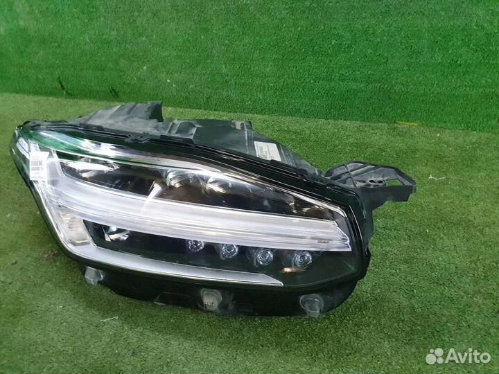 Фара правая Volvo XC90
