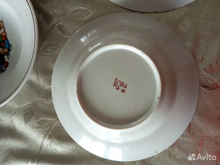 4 тарелки и бокал 370 мл