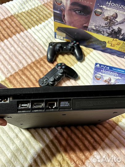 Продам Sony PlayStation 4 Slim 1tb плюс игры