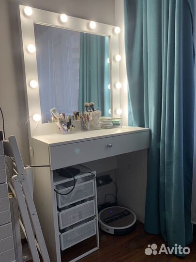 Гримерный стол / туалетный столик