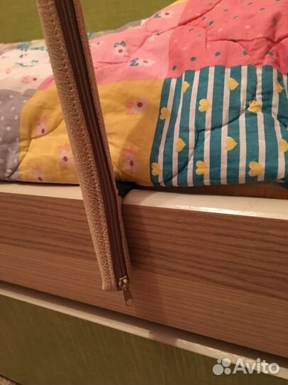 Защитный бортик для кровати