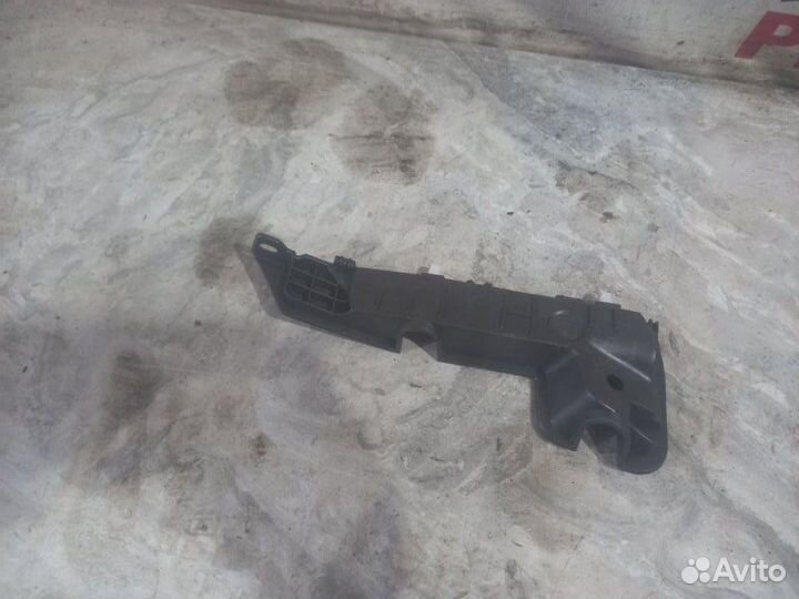 Крепление бампера переднее левое Kia Rio 4 2021