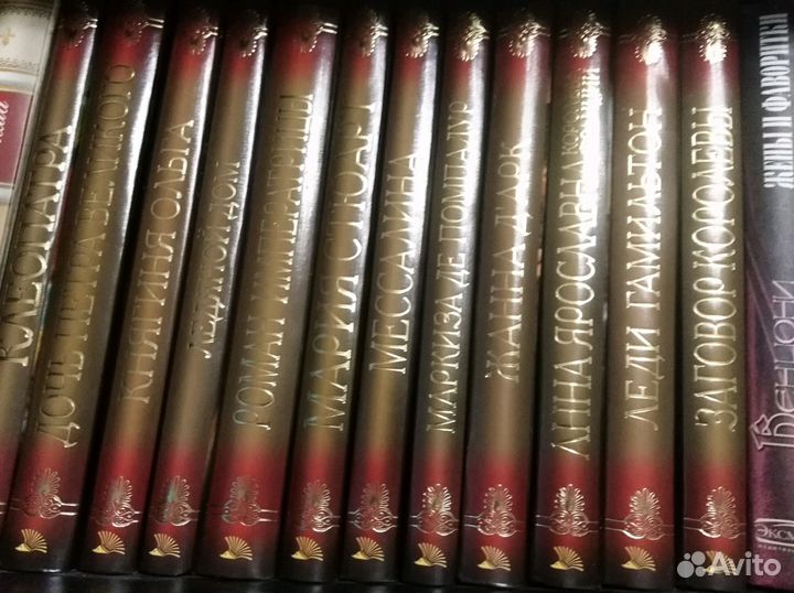 Продаю серию книг женские лики-символы веков. 12 т