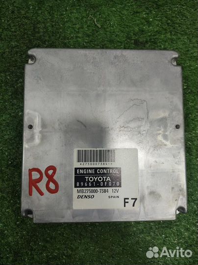 Блок управления двс Toyota Corolla Verso R1 2006