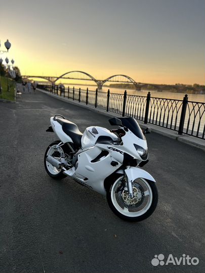 Honda cbr f4