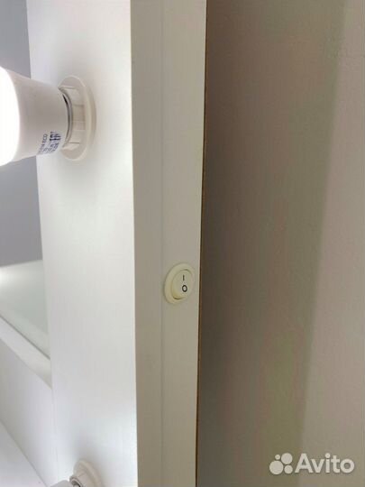 Гримерный столик с зеркалом 80/80