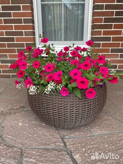 Кашпо из искусственного ротанга