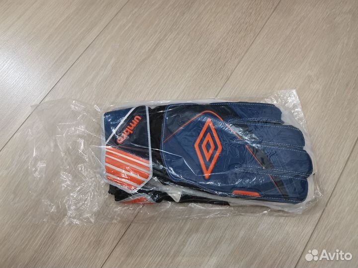 Вратарские перчатки Umbro