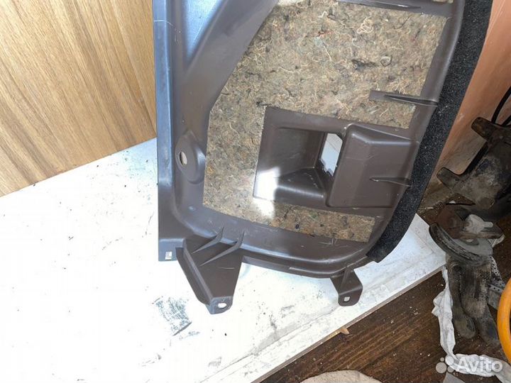 Обшивка багажника левая Toyota Land Cruiser Prado