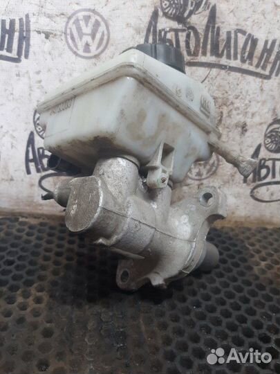 Главный тормозной цилиндр Opel Astra H седан