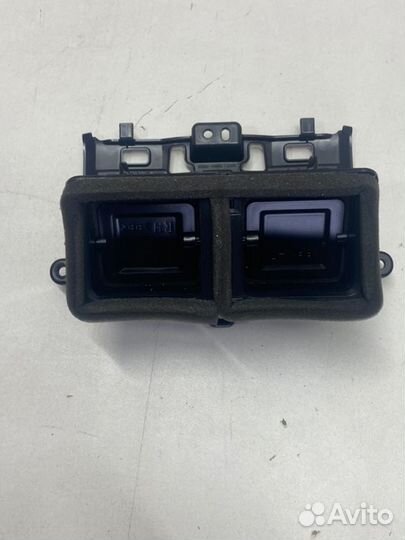 Воздуховод печки на подлокотник задний Toyota