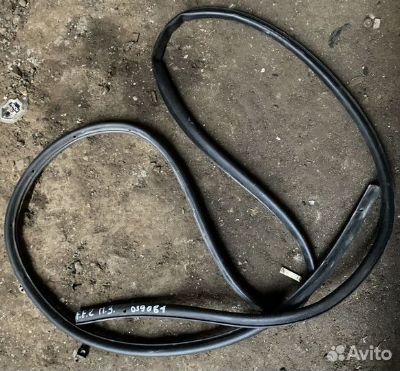 Уплотнитель двери задней правой (внутри двери ) Fo