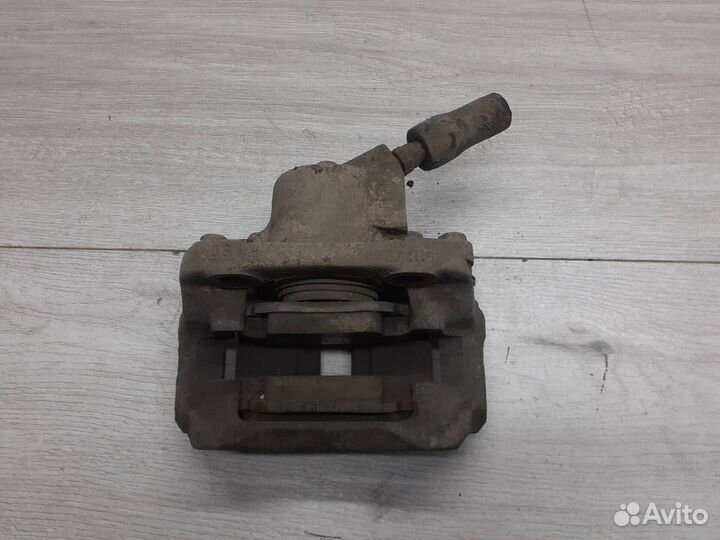 Суппорт передний правый Renault