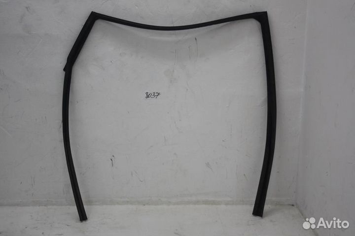 Уплотнитель стекла двери задней правой Nissan X-T