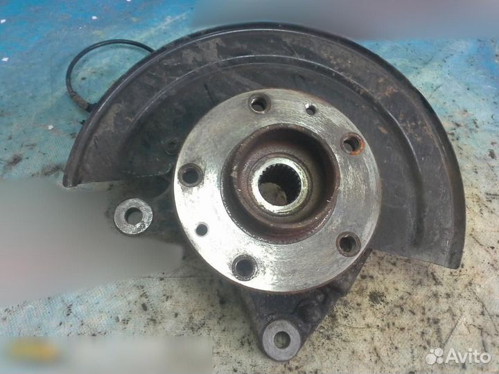 Кулак поворотный передний левый Renault Duster 201