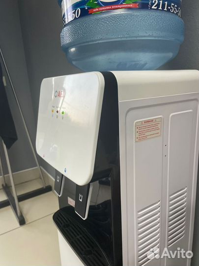 Кулер для воды напольный