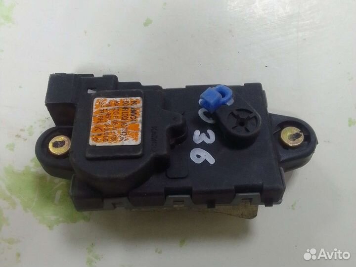 Передний активатор замка правый Hyundai Sonata IV