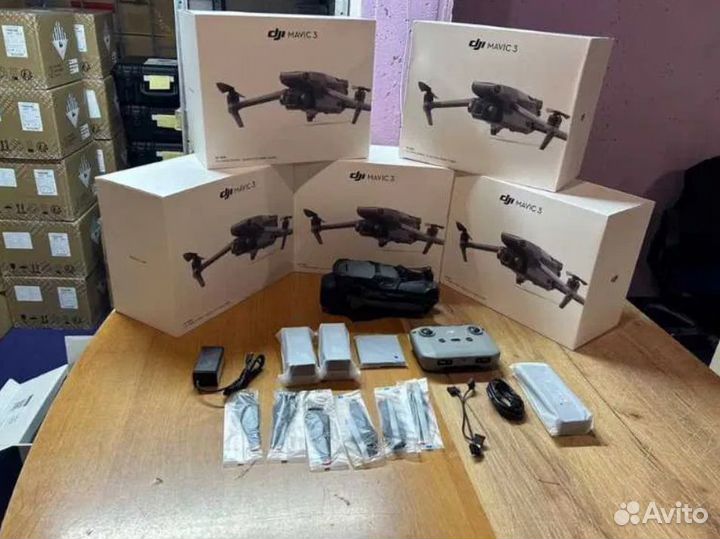 Квадрокоптер DJI Mavic 3 Pro