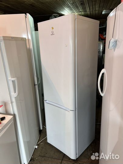 Холодильник Indesit