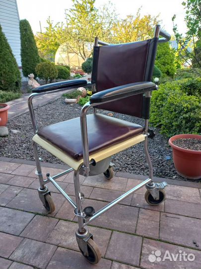 Кресло-коляска-туалет