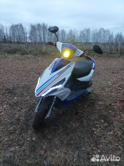 Скутер Vento Corsa 150 как новый