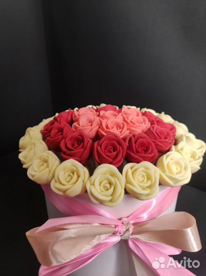 Розы из Белого Шоколада - 37 шт в Коробке