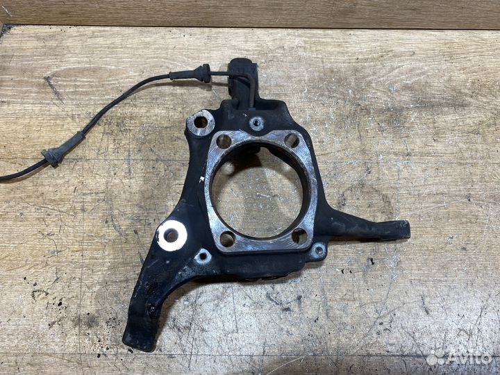 Поворотный кулак передний левый Volvo S70 X28