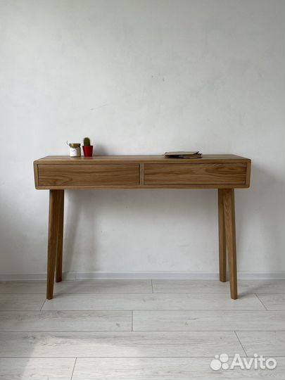 Консольный стол из массива дуба