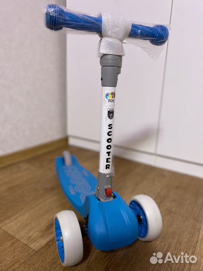 Самокат детский трехколесный новый