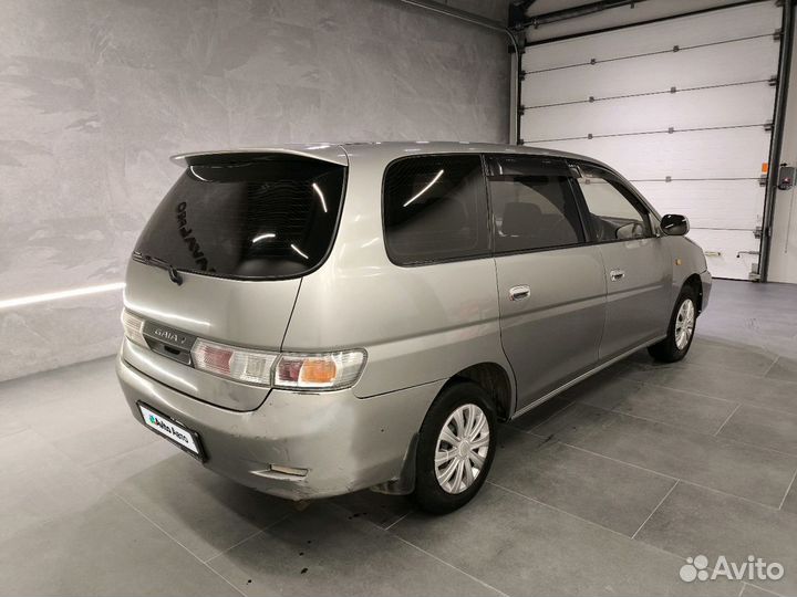 Toyota Gaia 2.0 AT, 2001, 300 000 км