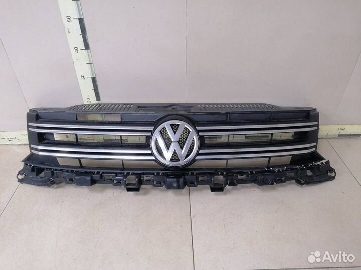 Решетка радиатора Volkswagen Tiguan 5N2 2011-2016