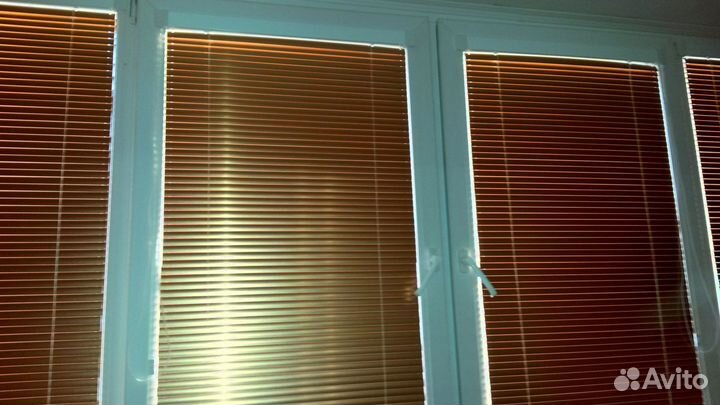 Жалюзи и рулонные шторы на окна