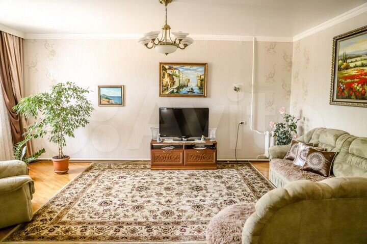 Дом 280 м² на участке 6 сот.