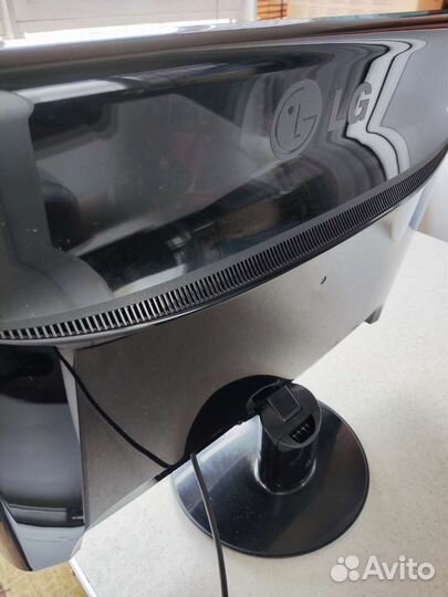 Монитор LG 22 W2252TQ