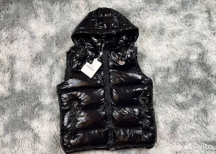 Осенняя жилетка moncler