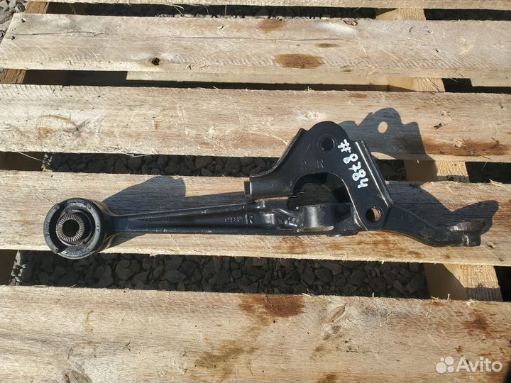 Рычаг передний нижний правый Toyota Mark II GX100