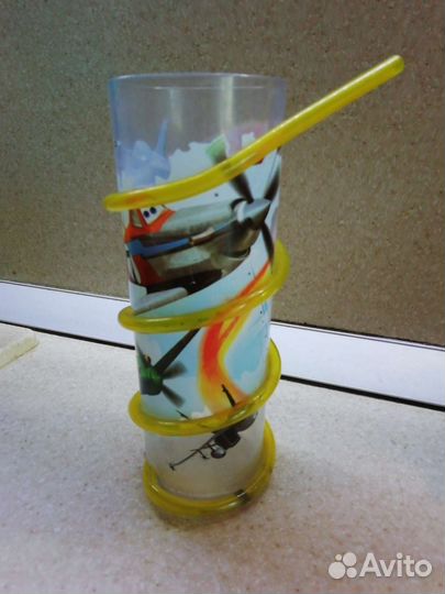 Стакан с трубочкой