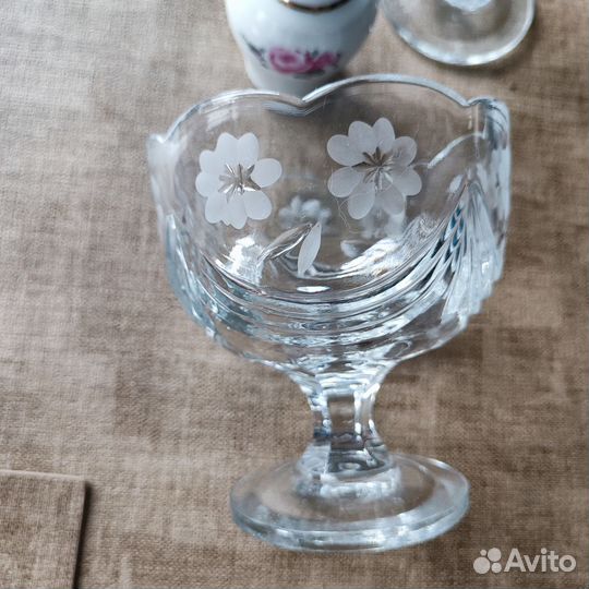 Конфетница на ножке