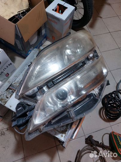 Левая фара Toyota Vellfire