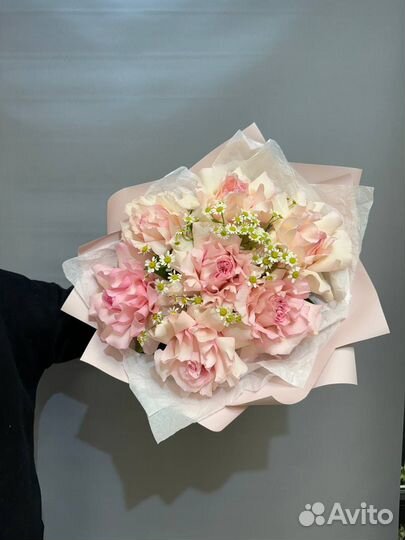 Букет из роз и ромашек