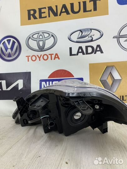 Фара Nissan tiida Прав