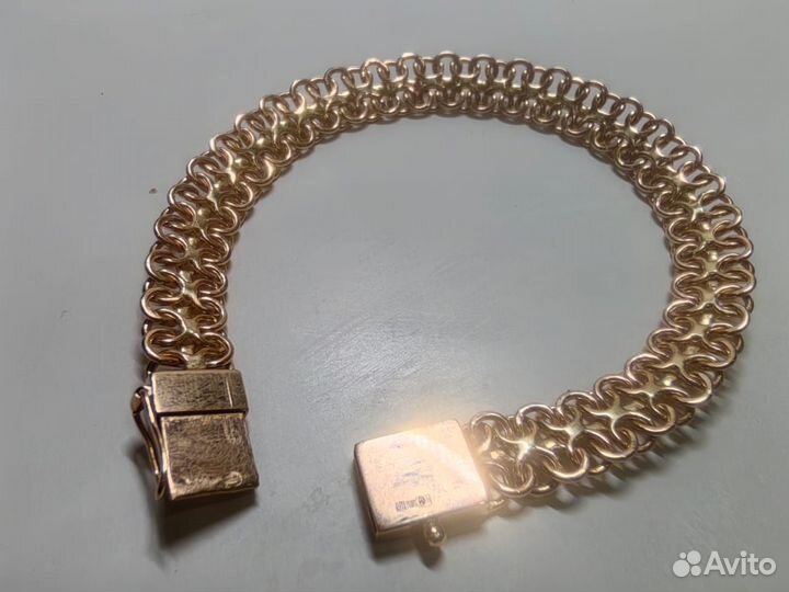 Золотой браслет восьмерка