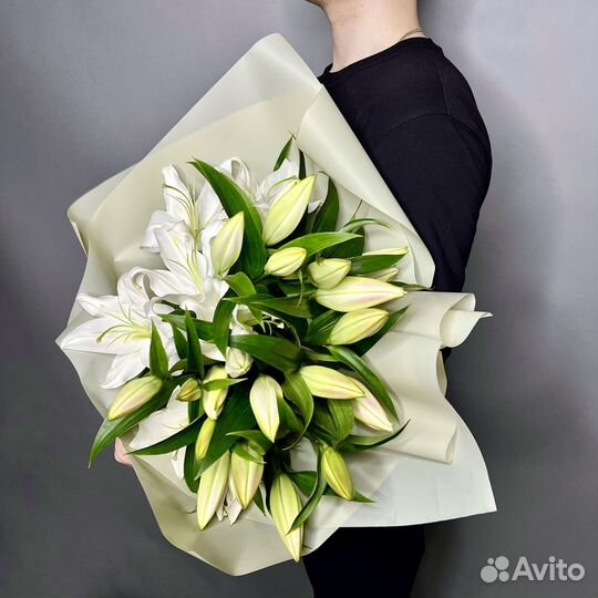 Лилии букет из тюльпанов