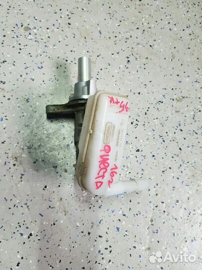 Главный тормозной цилиндр Ford Fiesta mk6