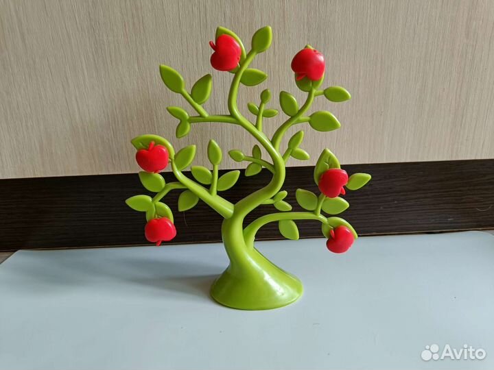 Дерево с магнитными яблоками