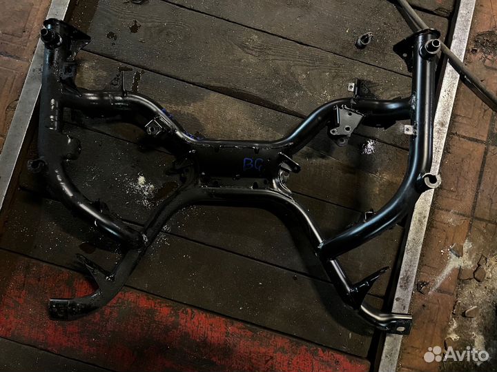 Передний подрамник BMW E38